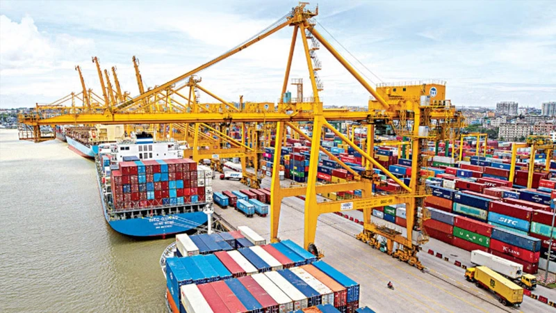 বিদেশি অপারেটরের সাথে ১৩ দিনে ৩৩ বছরের চুক্তি ঘিরে বিতর্ক